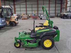 John Deere Z915E - picture2' - Click to enlarge