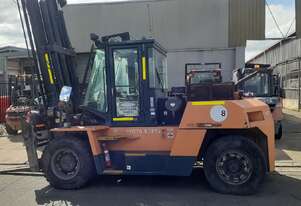 ACTIVE FORKLIFTS - Toyota 13.5 Ton forklift for sale-5.5m mast 1.8m tynes side shift fork positioner