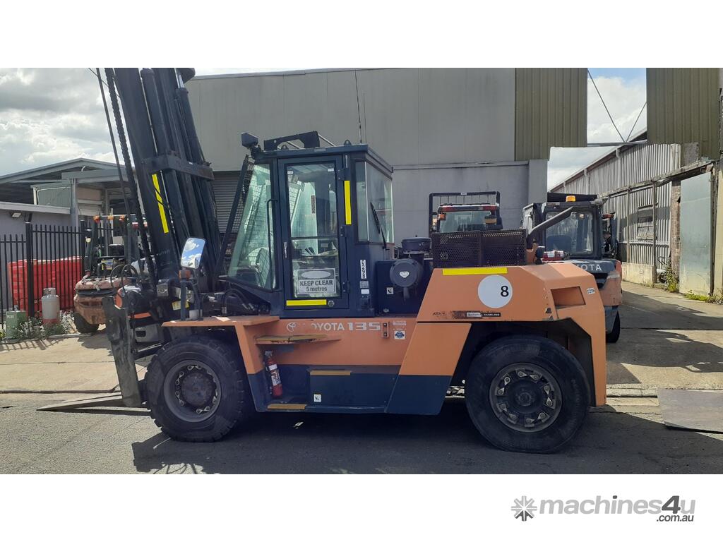 Used Toyota Toyota 13 5 Ton forklift for sale5 5m mast 1 8m tynes side