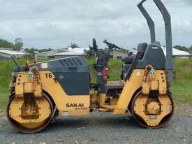 Roller 4T Double Drum Smooth SAKAI 2007 SW502 - picture0' - Click to enlarge