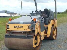 Roller 4T Double Drum Smooth SAKAI 2007 SW502 - picture1' - Click to enlarge