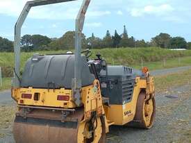 Roller 4T Double Drum Smooth SAKAI 2007 SW502 - picture0' - Click to enlarge