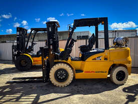 UN Forklift 5T, Gas, LPG: Forklifts Australia - the Industry Leader! - picture0' - Click to enlarge