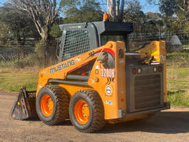 Mustang Other Skid Steer Loader - picture2' - Click to enlarge