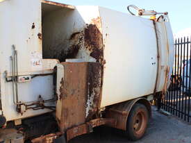 2009 ISUZU NPR 400 MEDIUM RUBBISH COMPACTOR TRUCK - picture2' - Click to enlarge