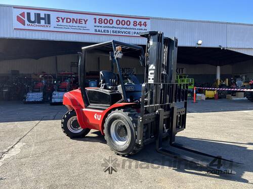 UHI TR35 3.5T 4WD Diesel Rought Terrain Forklift with 3-Stage 4.5m Lifting Height