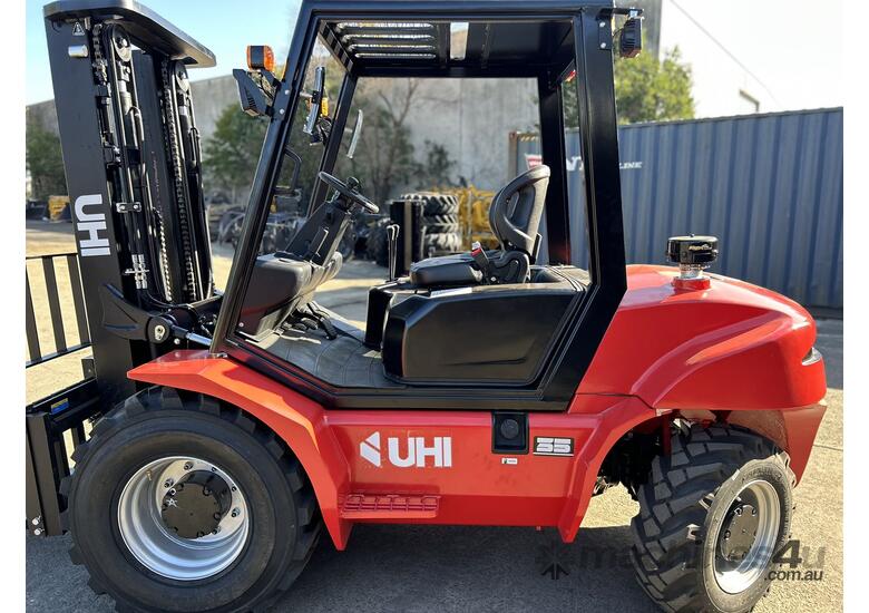UHI TR35 3.5T 4WD Diesel Rought Terrain Forklift with 3-Stage 4.5m Lifting Height
