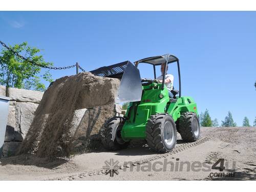 Avant 750 Articulated Mini Loader with Telescopic Boom