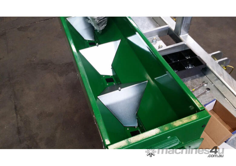 UNIA ALFA 550 25 OUTLET SEED BOX (3.0M)