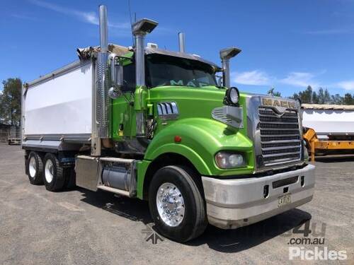 2014 Mack Superliner Tipper