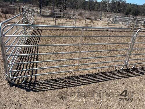 LIVE STOCK PANELS AND GATES 