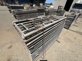 Quantity of Scaffolding Frames - picture0' - Click to enlarge