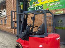 2.5 Ton Electric Forklift  - picture1' - Click to enlarge