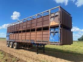1986 CATTLE KING TRIAXLE LIVESTOCK TRAILER - picture0' - Click to enlarge