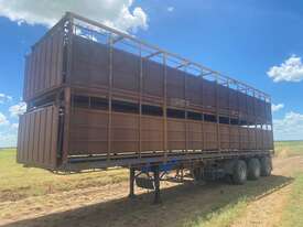 1986 CATTLE KING TRIAXLE LIVESTOCK TRAILER - picture1' - Click to enlarge