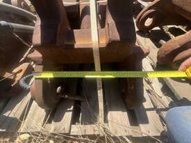 Excavator Head Pin Bracket - picture2' - Click to enlarge