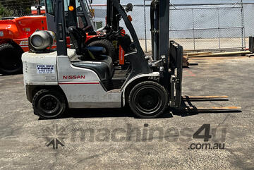 Nissan   3 Tonne Forklift
