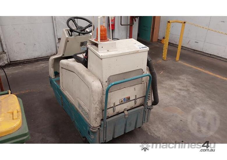 Used tennant 6100 Ride On Sweeper in , - Listed on Machines4u