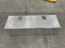 1x Portable Tool Box with Checkered Plate - picture1' - Click to enlarge