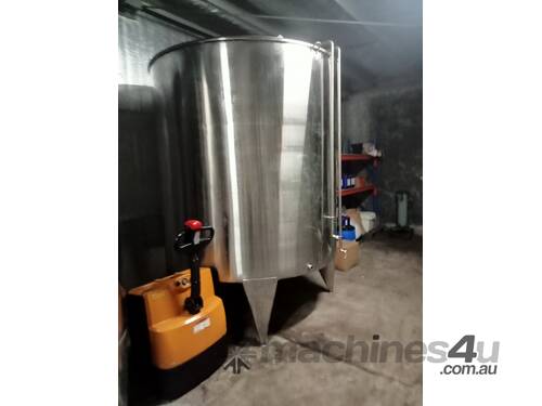 5x 8,500 litre 316 Stainless Tanks