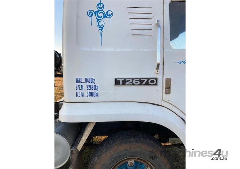 caption 1984 International T2670 Truck w/ 1986 40'Hallmark