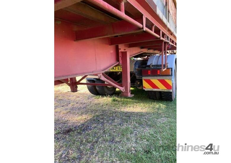 caption 1984 International T2670 Truck w/ 1986 40'Hallmark