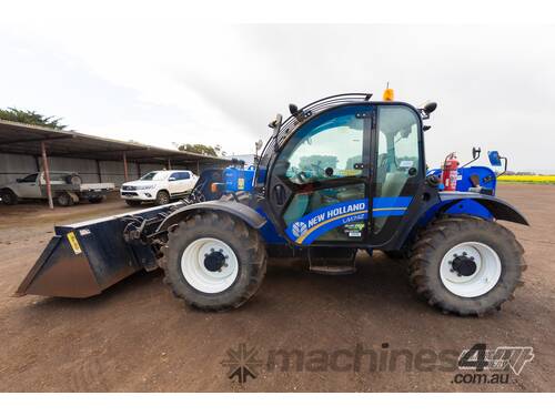 NEW HOLLAND LM742 TELEHANDLER