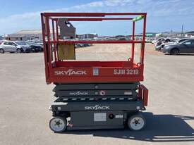 2016 Skyjack SJ1113219 Scissor Lift (Electric) - picture2' - Click to enlarge