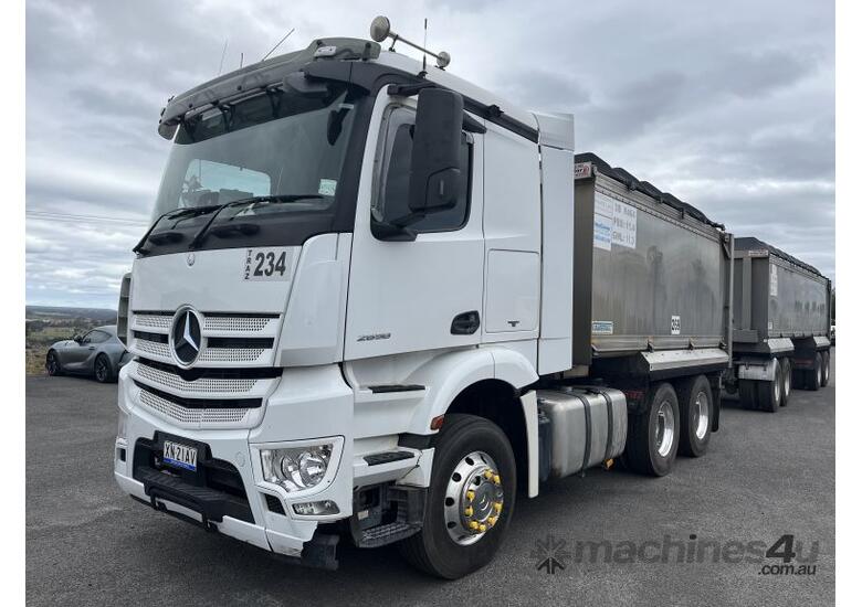 caption 2018 Mercedes Benz Tipper & Quad Dog Combination