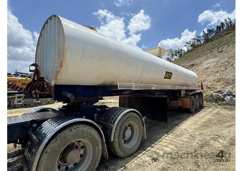 caption 2012 TRISTAR WATER TANKER