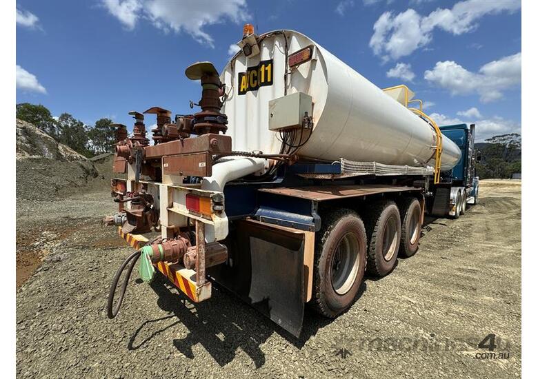 caption 2012 TRISTAR WATER TANKER