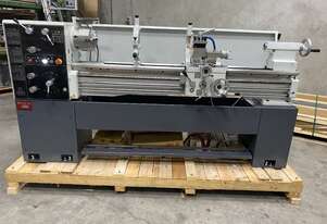 Precision Taiwanese lathe 1,500mm between centres