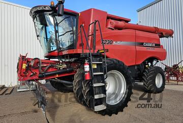 2013 CASE IH 7230 COMBINE WITH CASE IH 2152 40FT DRAPER FRONT 2013 CASE IH 7230 COMBINE WITH CASE IH 2152 40FT DRAPER FRONT