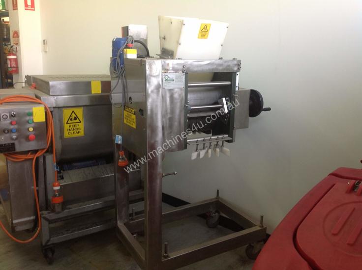 Used HALLAM ENGINEERING HALLAM ENGINEERING Knurled roller Extruder Extruder in , Listed on