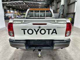 2017 Toyota Hilux SR 2.8L Dual Cab 4x4 (Diesel) (Auto) (Ex Defence) - picture0' - Click to enlarge