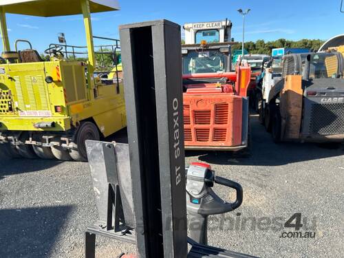 caption 2015 BT SWE080L Electric Pallet Jack