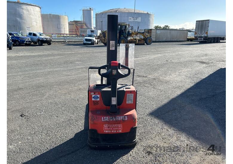 caption 2015 BT SWE080L Electric Pallet Jack