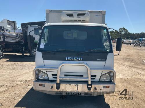 caption 2006 Isuzu NPR200 Refrigerated Pantech