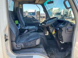 2006 Isuzu NPR200 Refrigerated Pantech - picture2' - Click to enlarge
