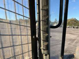 2015 New Holland L213 Skid Steer - picture2' - Click to enlarge