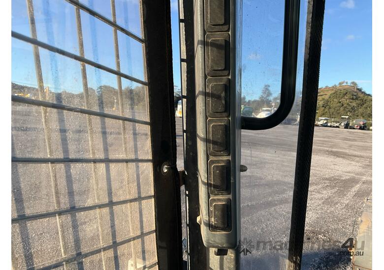 2015 New Holland L213 Skid Steer