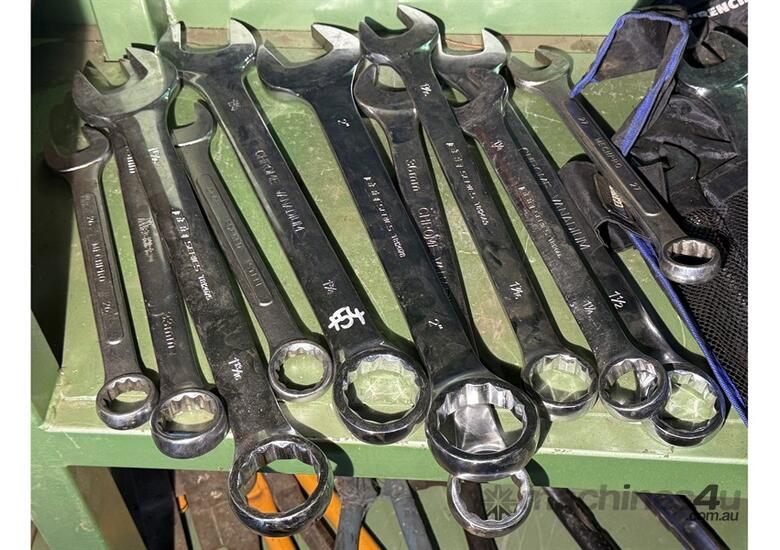 caption QUANTITY OF LARGE SPANNERS