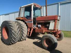International 1486 Tractor - picture2' - Click to enlarge