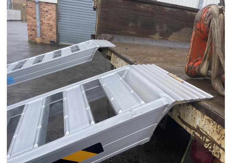 3m - 7Tonne Heavy Duty Rubber Track, Rubber Tyre Machinery Loading Ramps