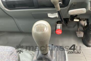 2005 Mitsubishi Canter 500/600 Table Top