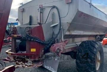 (9081) Giltrap fertilizer/ manure spreader ( no buyers premium on this lot)