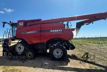 Case IH 2017   8240 Combine