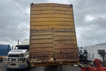 1987 Barker Tri Axle Stock Crate