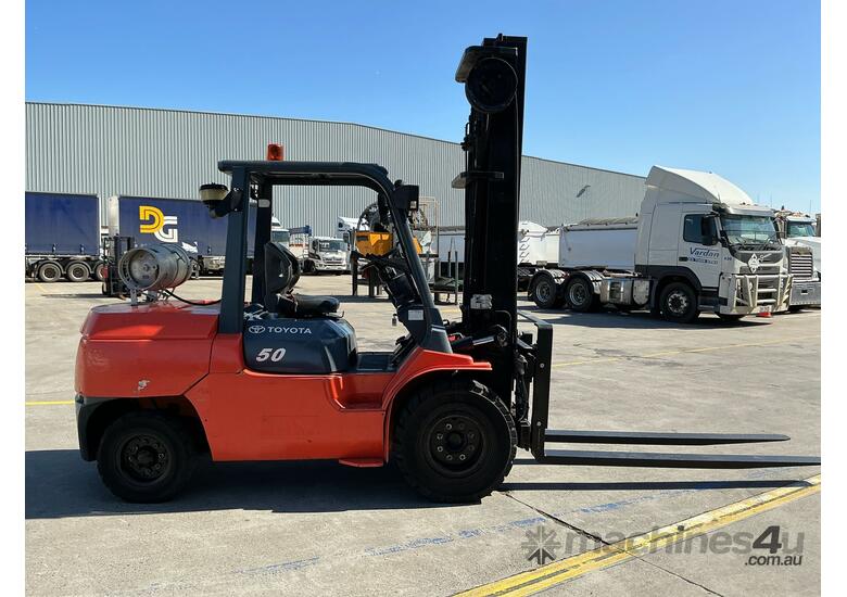 2005 Toyota 02-7FGA50 Counter Balance Forklift