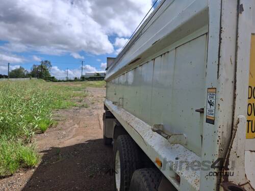 2011 Shephard A3 DOG-235T Tri Axle Tipping Dog Trailer